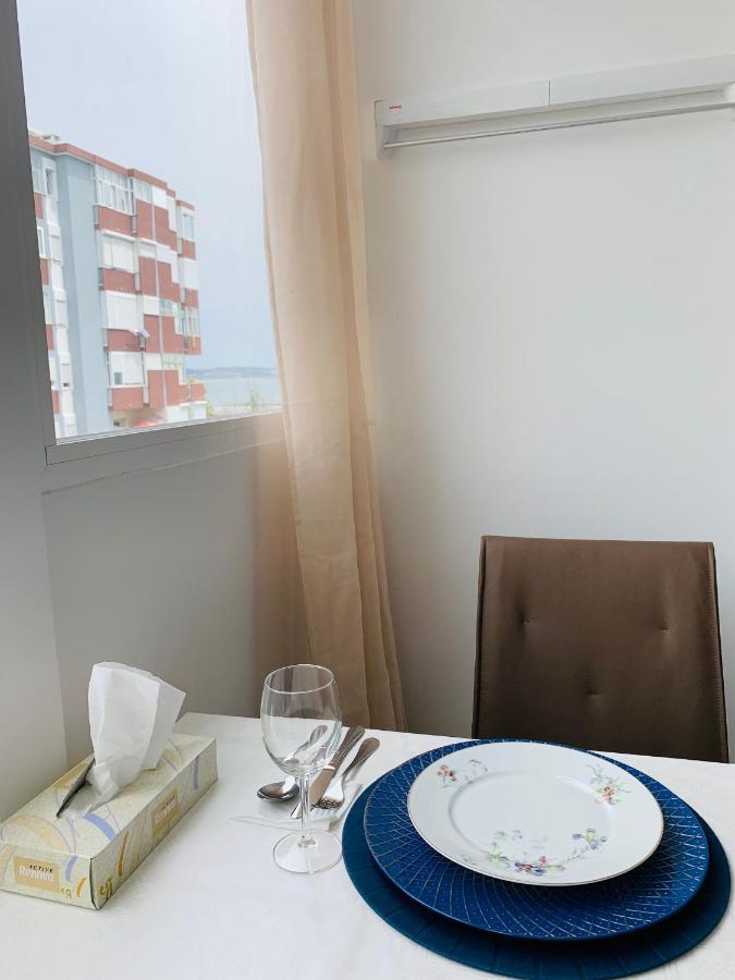 The Apartment Near The Beach In Oeiras Paco de Arcos Exterior photo